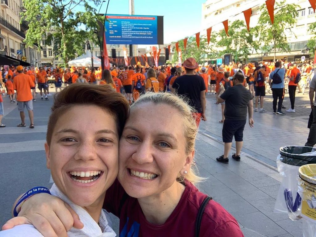 Manuela Giugliano e la sua fidanzata Ambra Capotosto / Foto: CiaoStyle