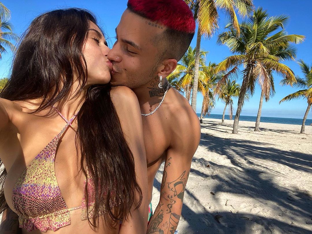 Angelina Lacour e Sfera Ebbasta innamorati in vacanza insieme