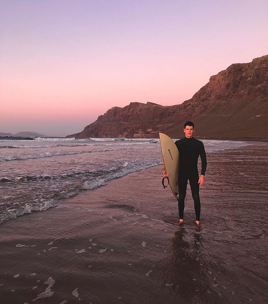 Miguel Bernardeau, attore spagnolo grande amante del surf, del mare, dell'ambiente