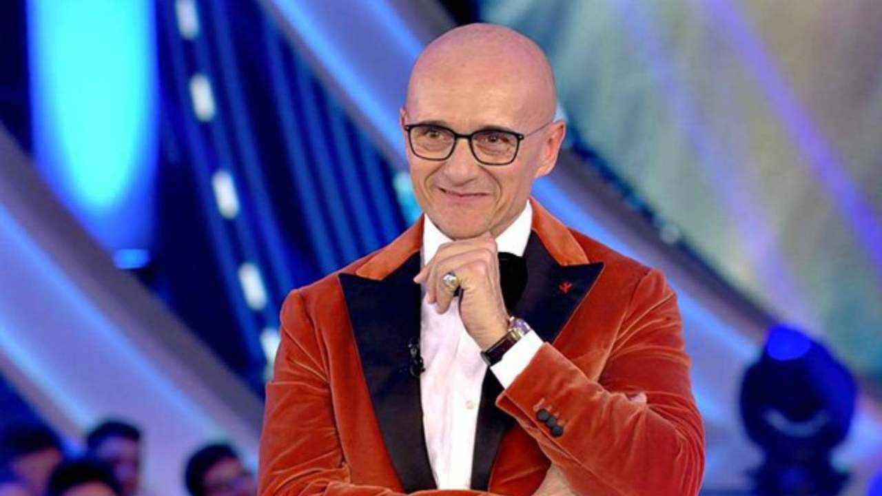 Alfonso Signorini conduce il Grande Fratello Vip