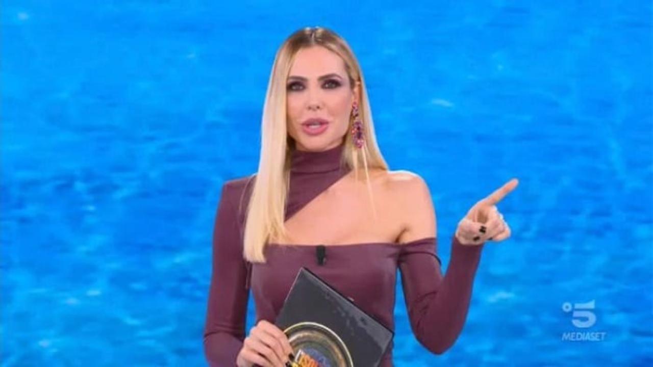 Ilary Blasi a L'Isola dei Famosi