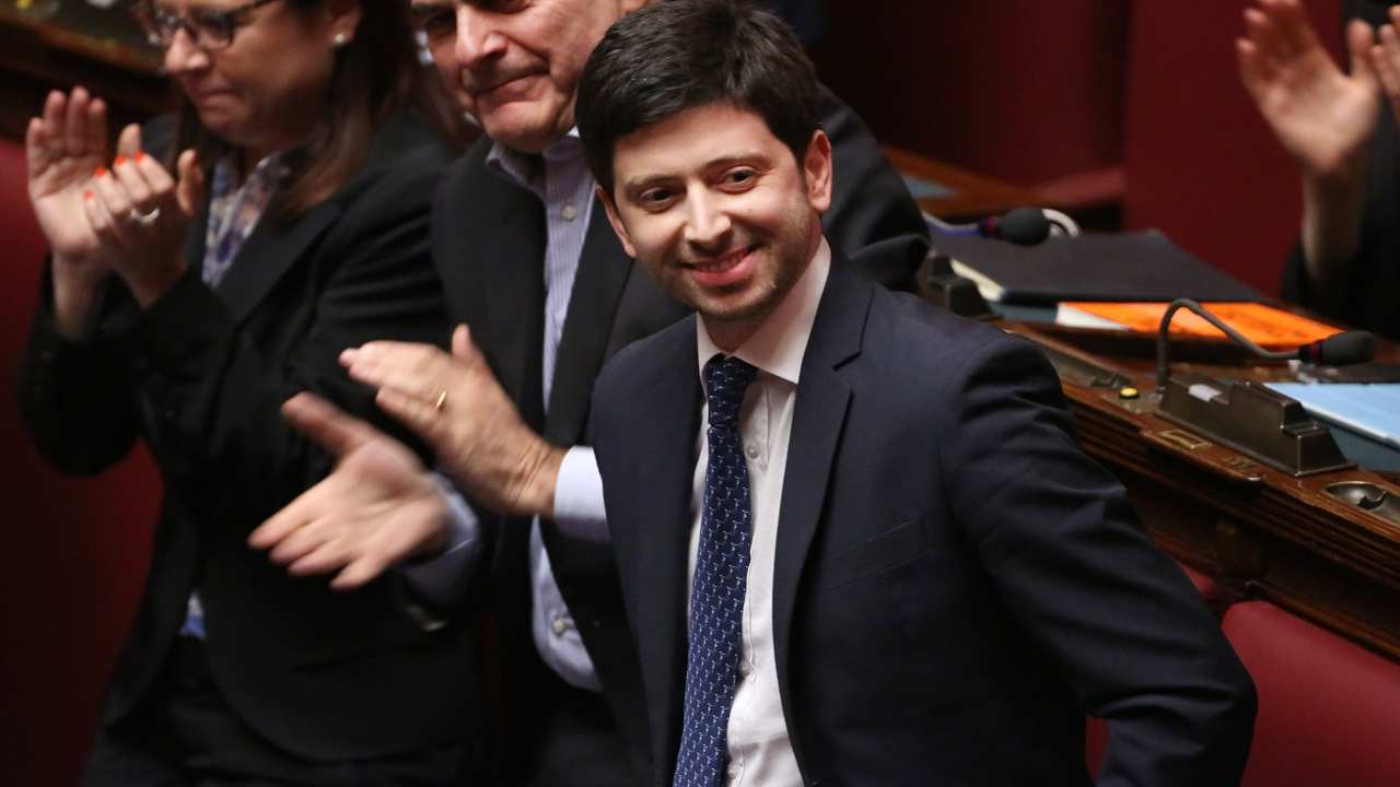 Roberto Speranza parla del coprifuoco