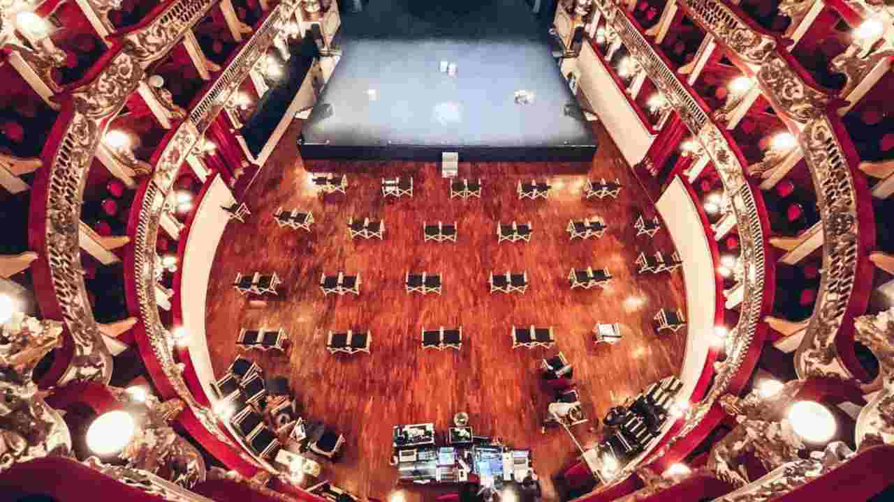 Attrice suicida recitava al teatro Bellini