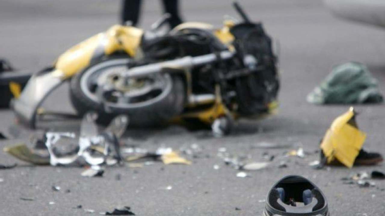 Incidente stradale fatale in moto a Roma
