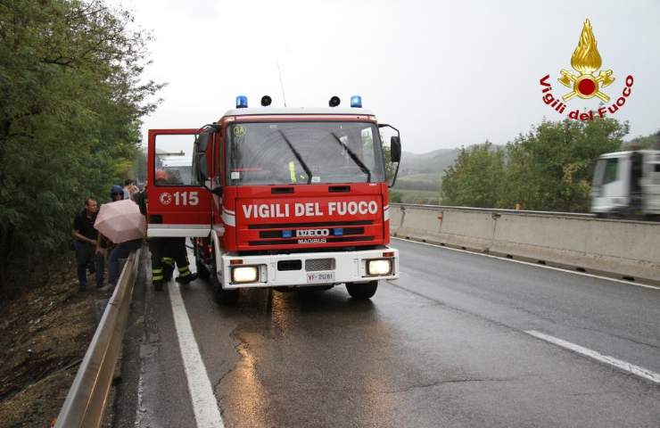 Investito e ucciso in autostrada