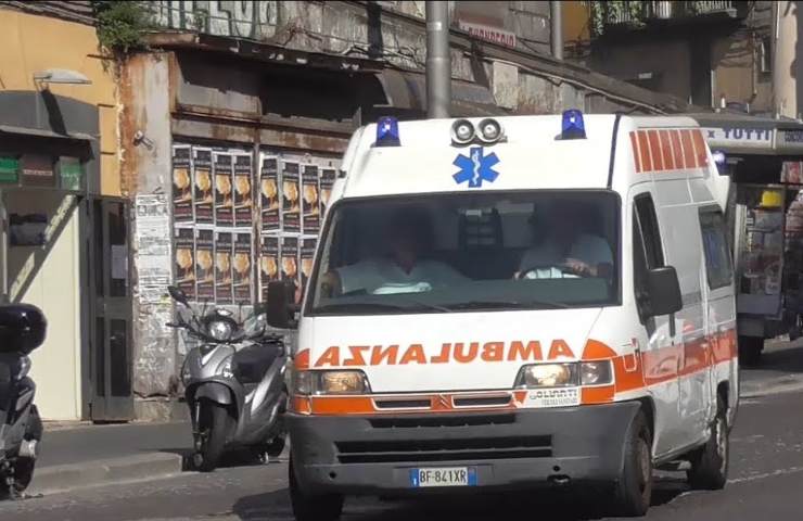 ambulanza interviene dopo un malore