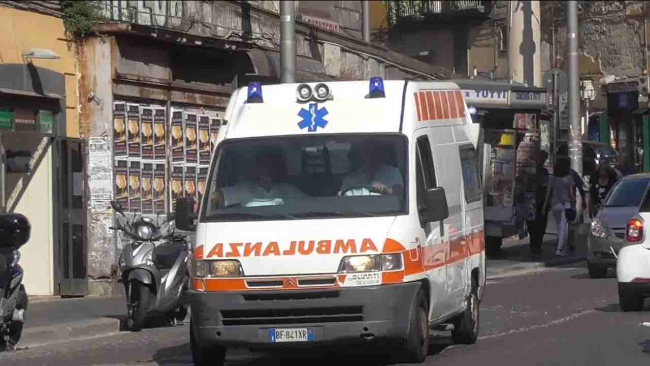 ambulanza interviene dopo un malore