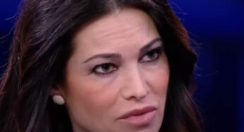 Manuela Arcuri, l’annuncio della showgirl: “Non avrò il secondo figlio”