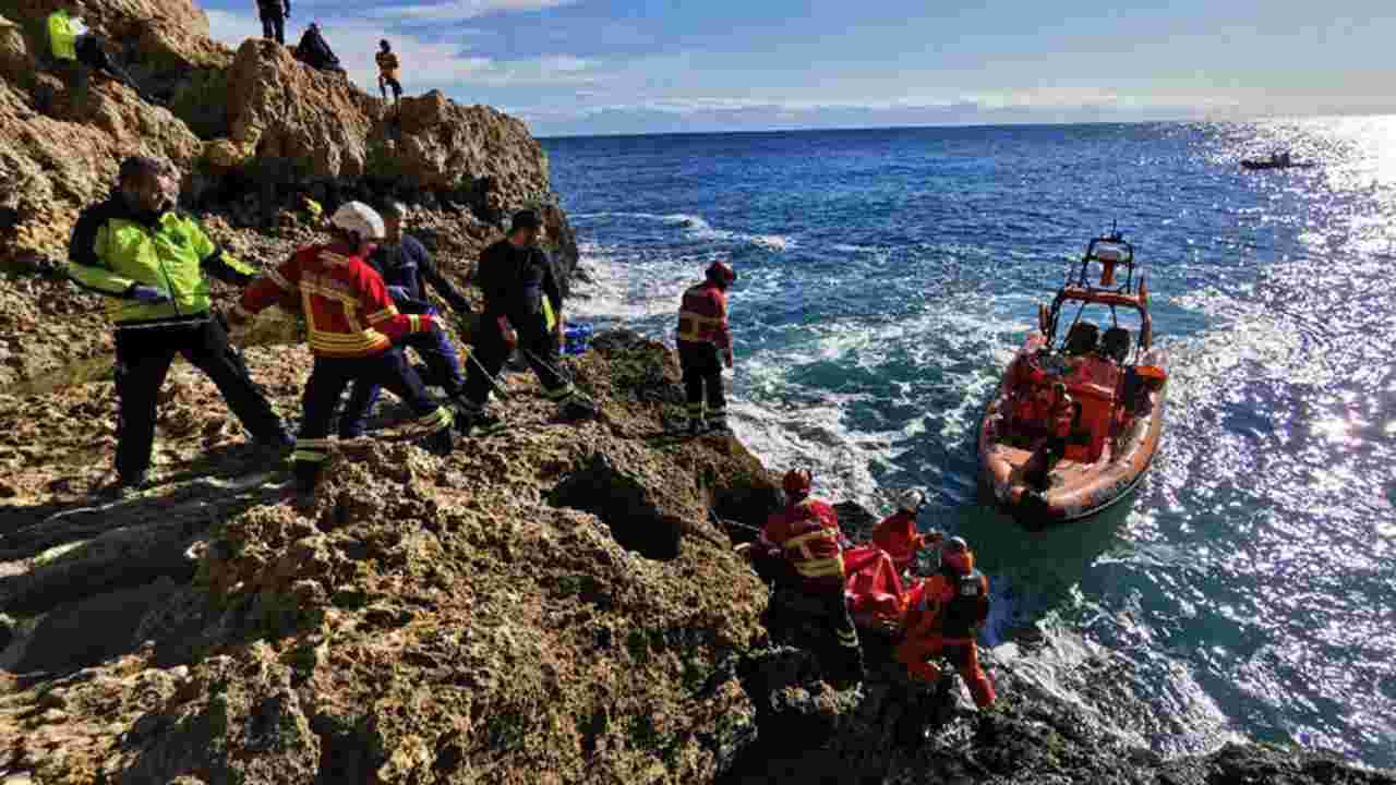 papà morto in vacanza per salvare le figlie