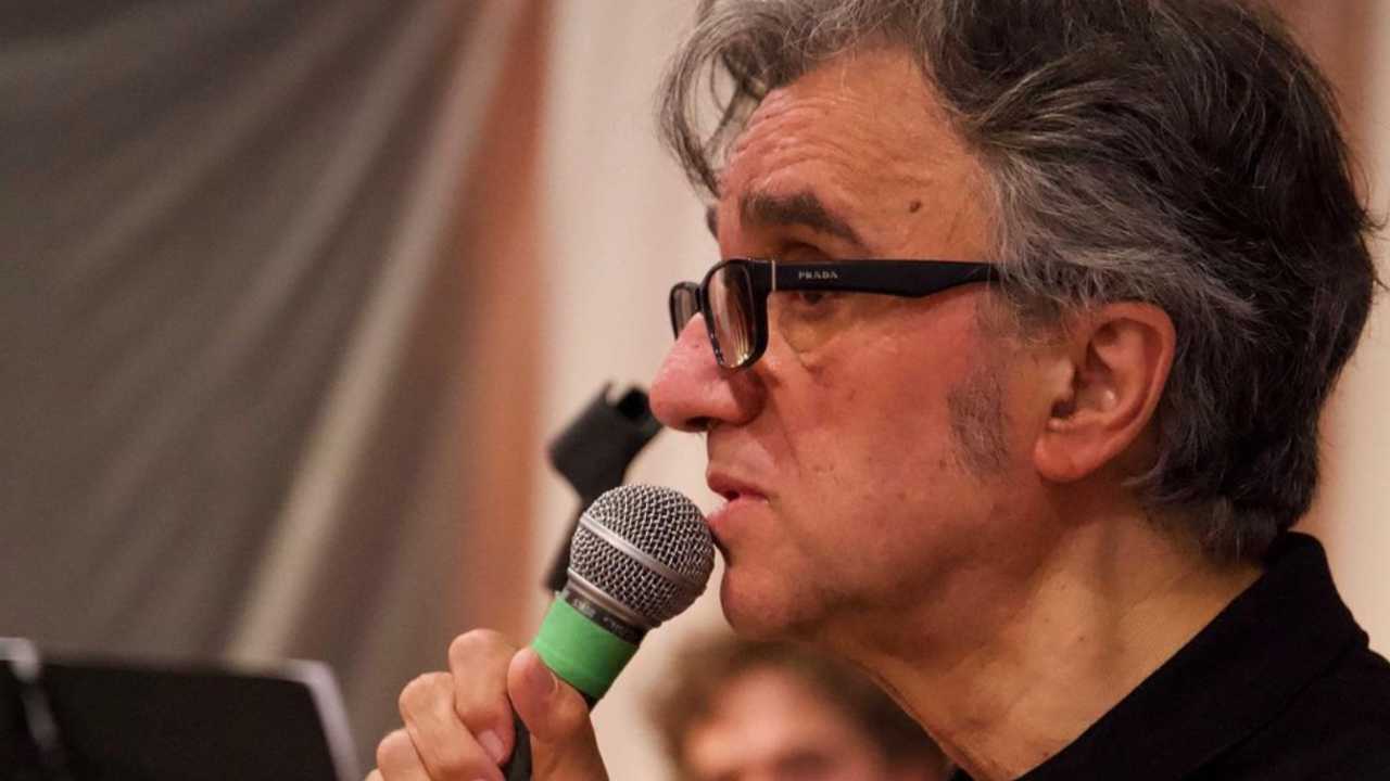 Gaetano Curreri canta con gli Stadio
