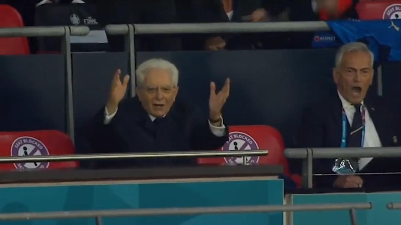 Mattarella esulta in Italia Inghilterra
