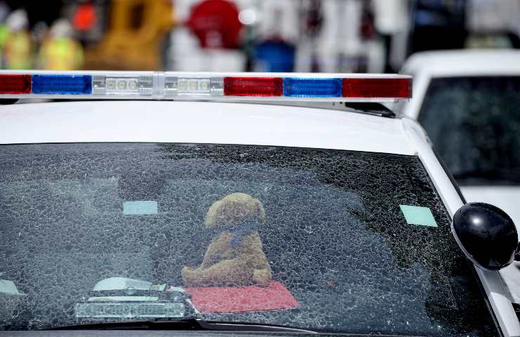 Muore una bimba dimenticata in auto