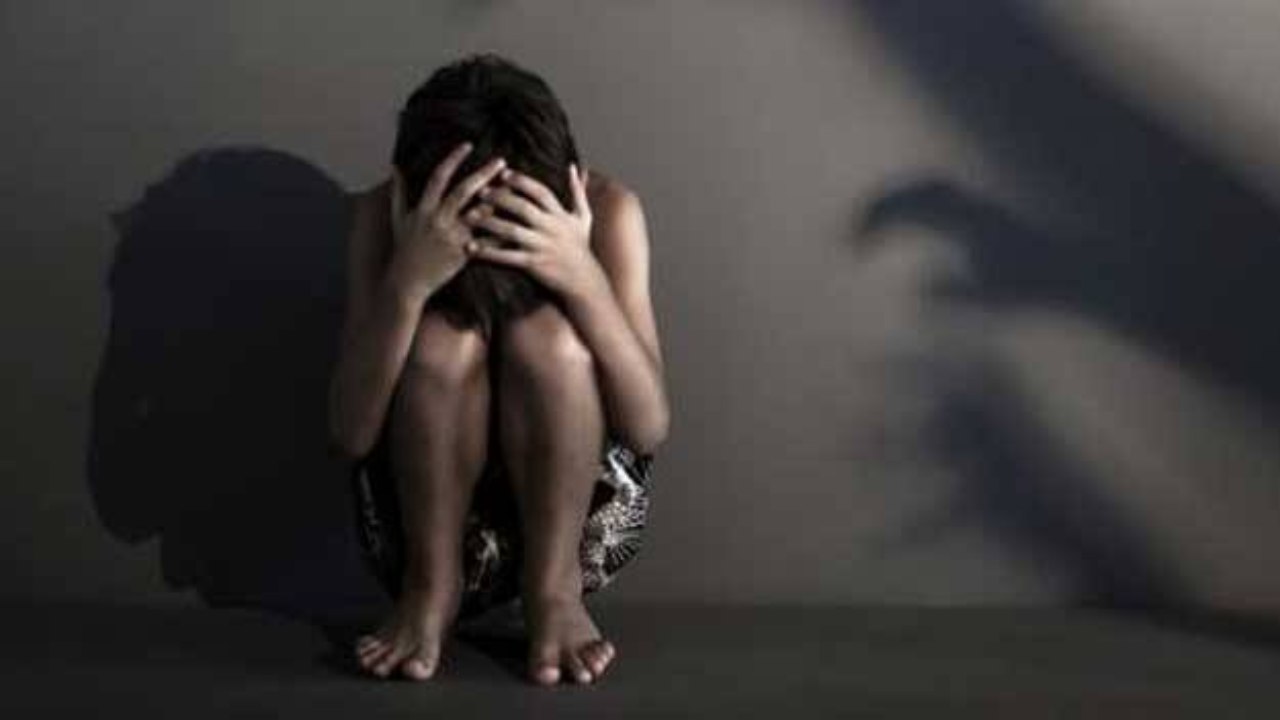 Padre mette incinta la figlia