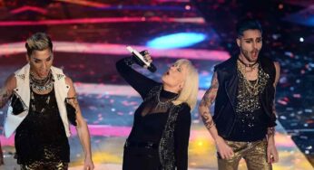 Raffaella Carrà, l’ultimo omaggio: “Salutiamola venerdì alle 12”