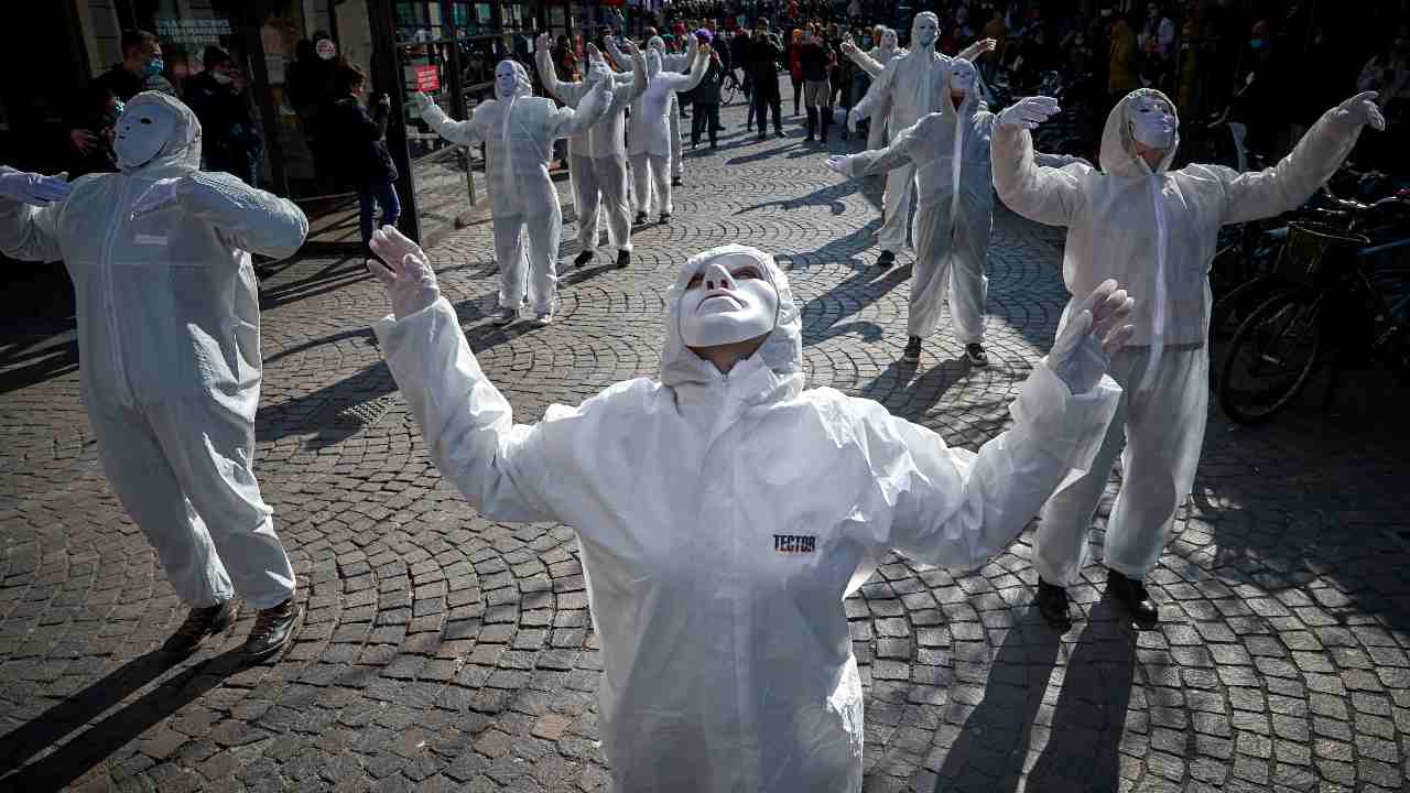 Una no vax condannata in tribunale