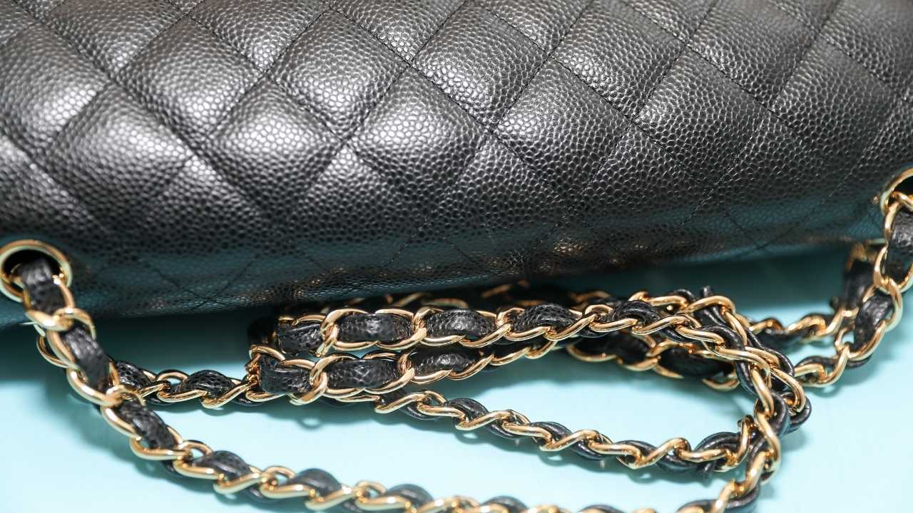 borsetta Chanel nera dettaglio