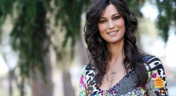 Manuela Arcuri a Scherzi a Parte: quel meraviglioso vestito che ha conquistato tutto il web