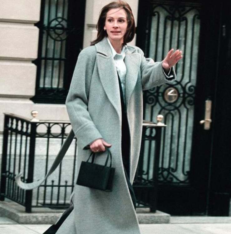Julia Roberts con coat grigio