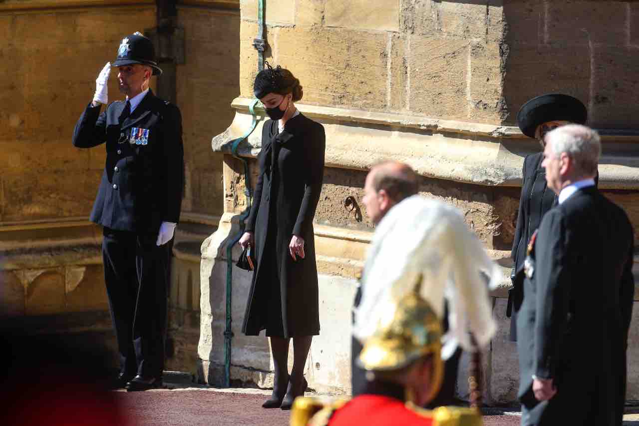 cappotto Kate middleton funerali principe Filippo
