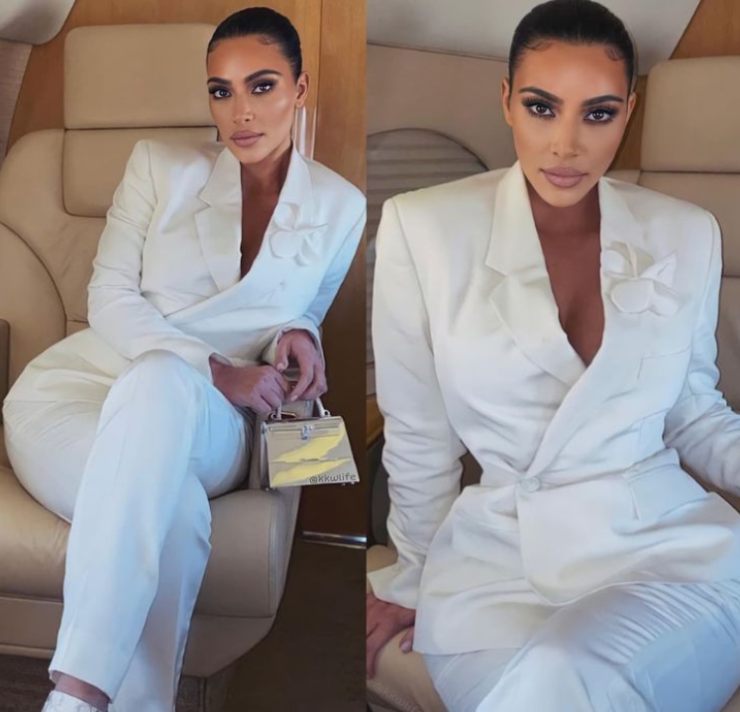 Kim Kardashian con completo bianco