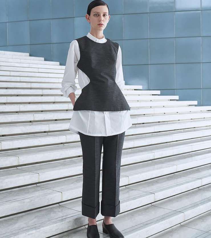 Issey Miyake minimal look cosa indossare