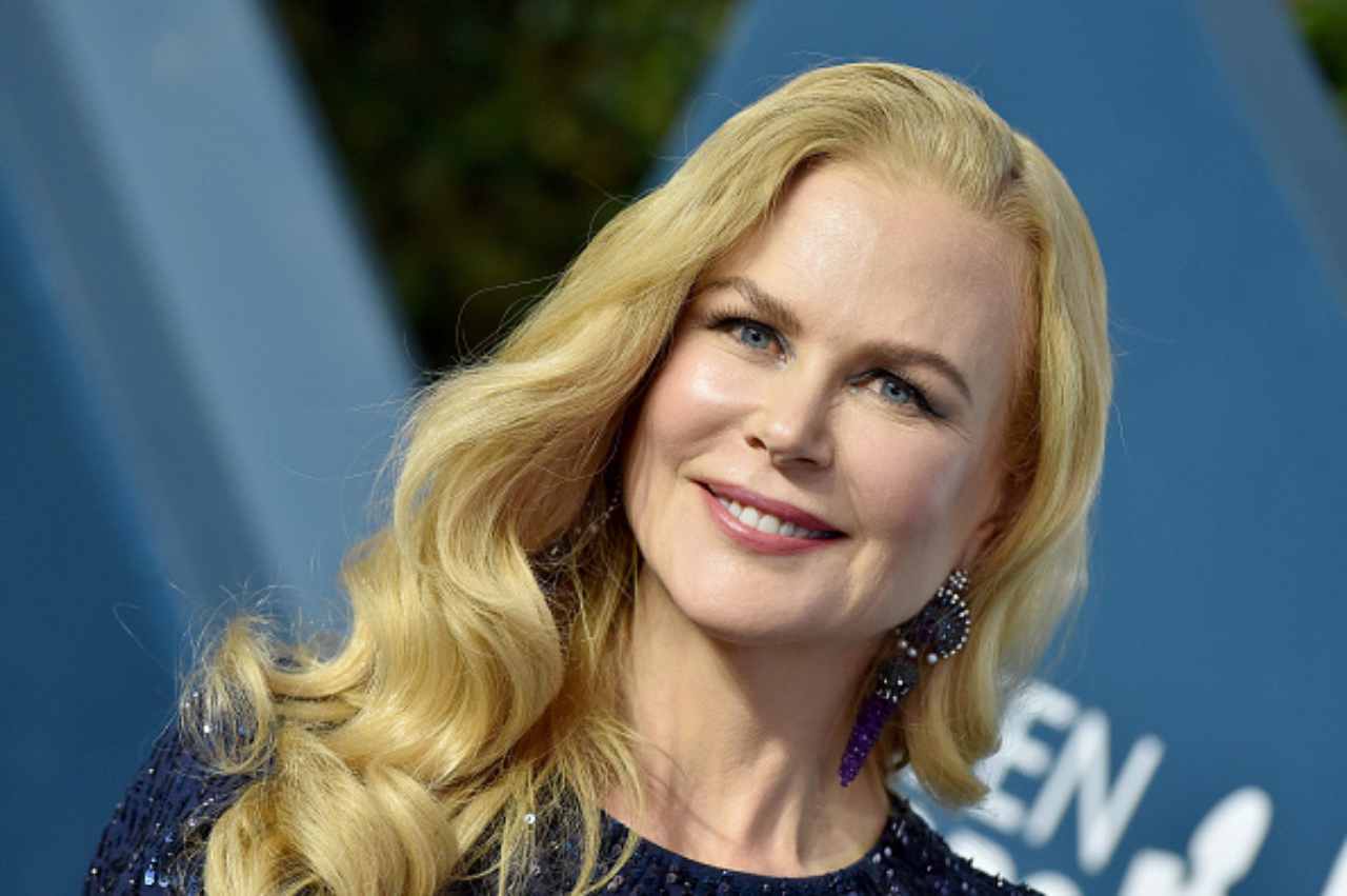 Nicole Kidman con outfit blu