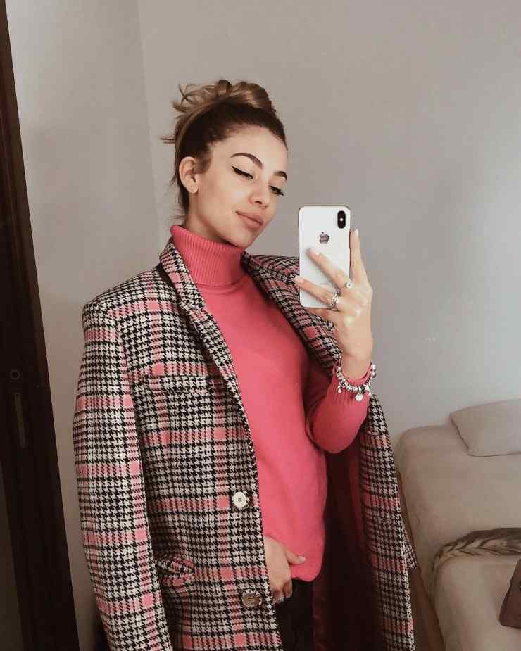 cardigan tartan elisa visari e dolcevita rosa look da replicare 