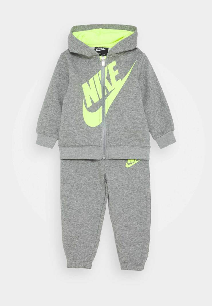 tuta nike bambino idea da acquistare 