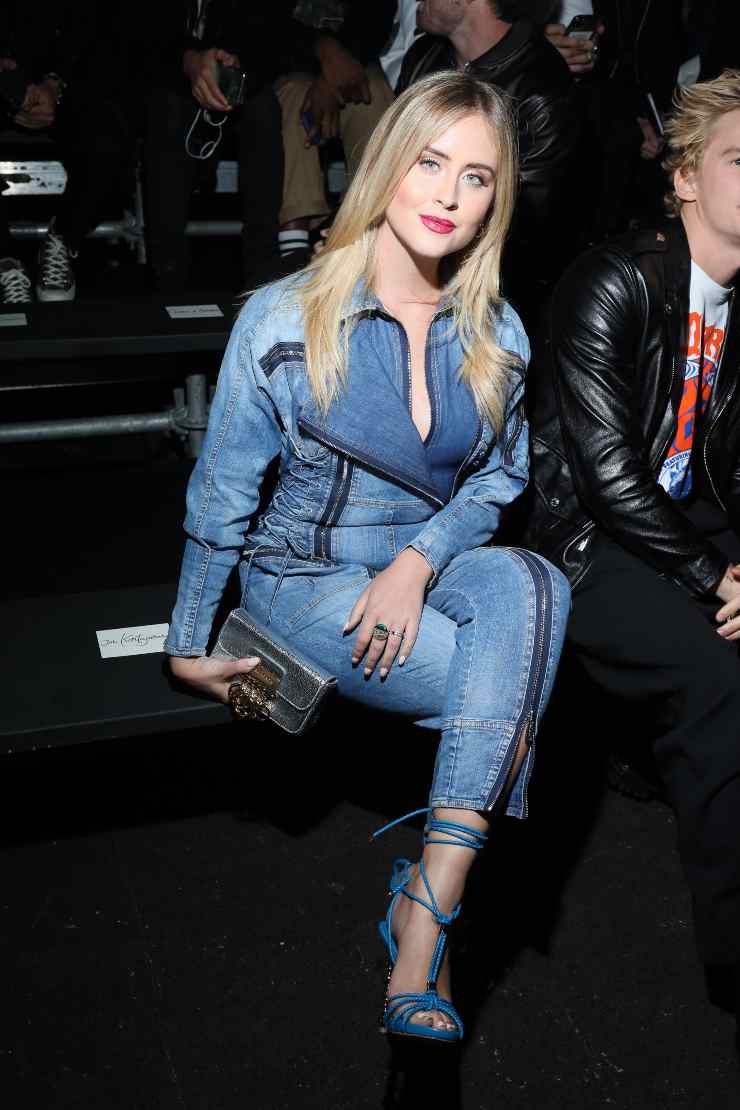 valentina ferragni completo in denim flop 