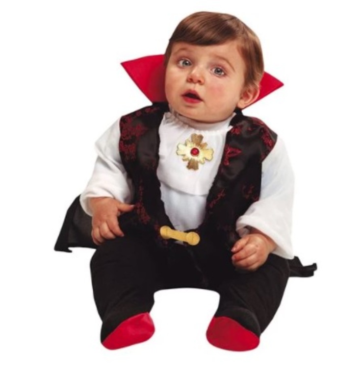 Vestire il bambino da vampiro 