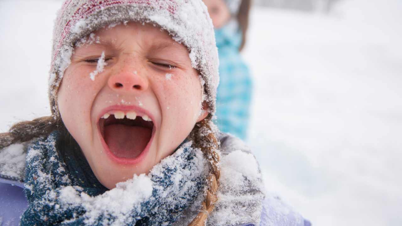 bambina nella neve