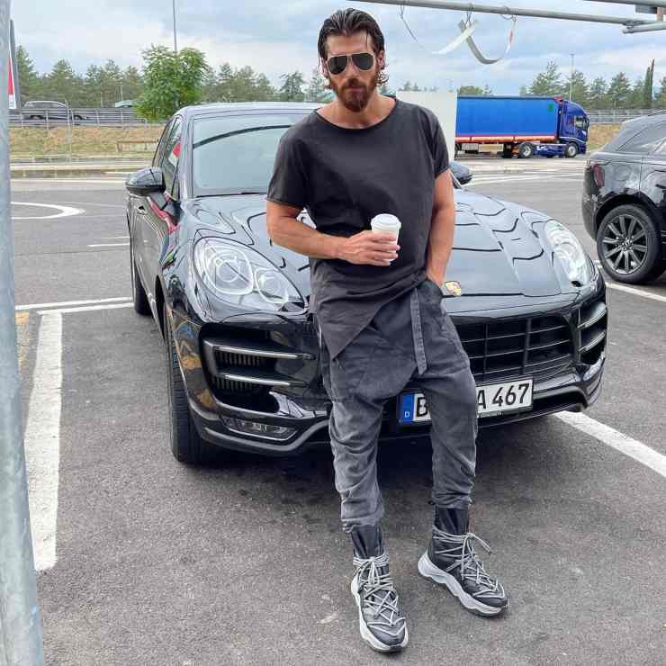 can yaman casual