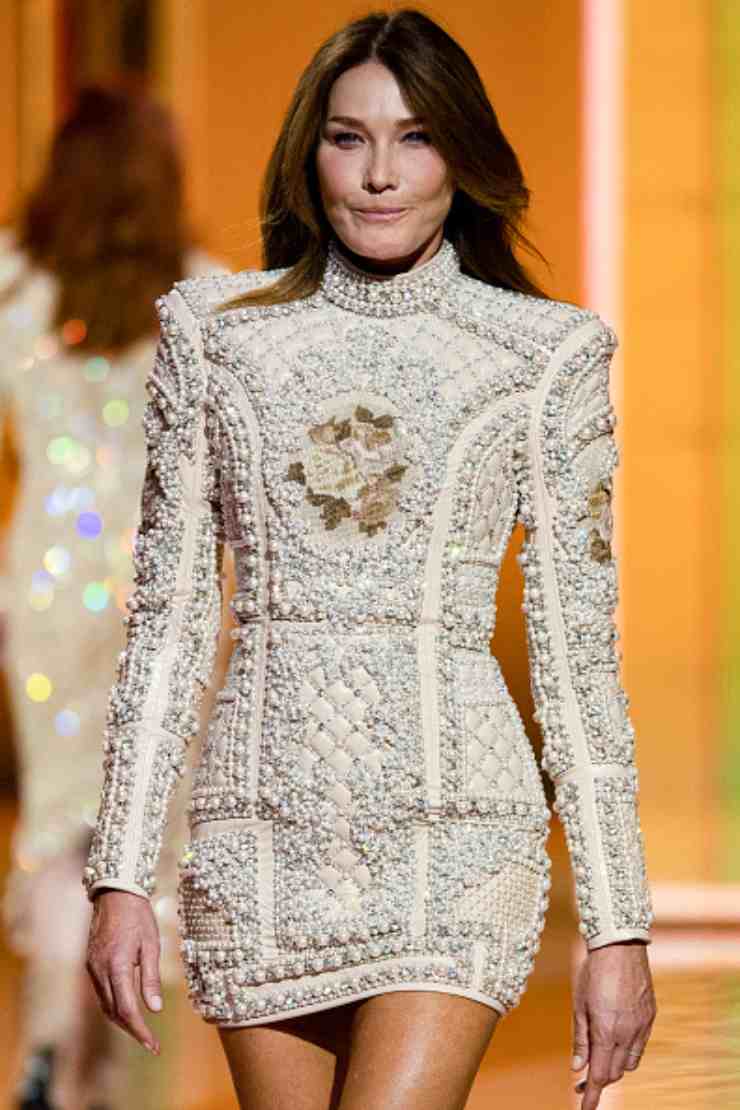 Carla Bruni alla Paris Fashion Week 