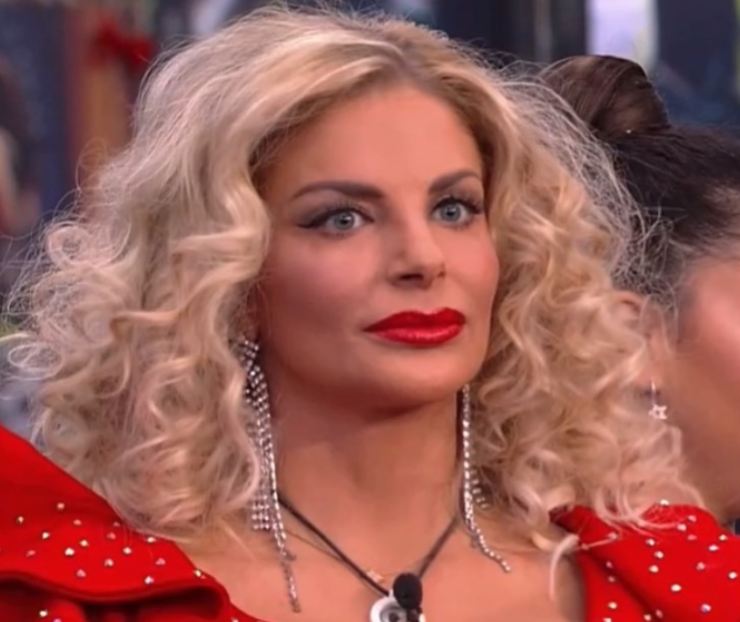 francesca cipriani in rosso gfvip2021