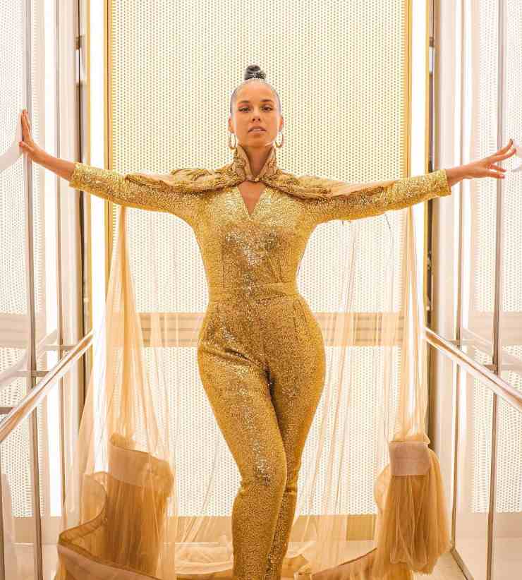 Alicia Keys in oro 