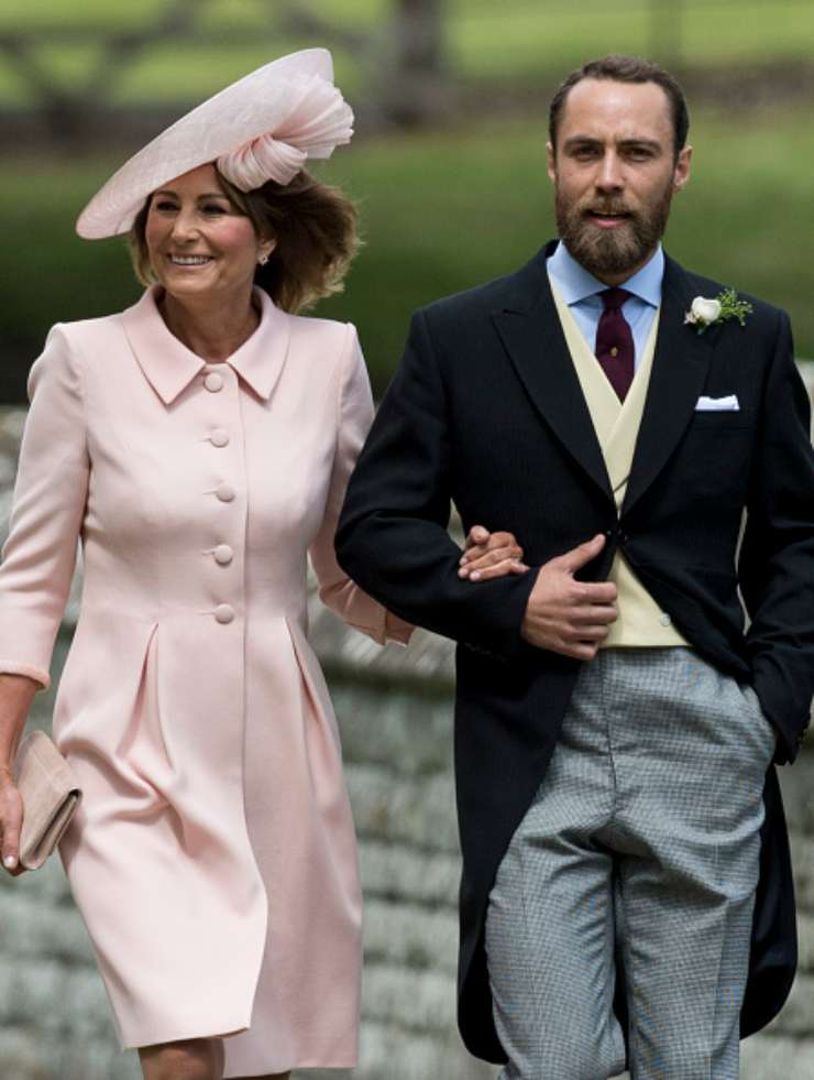 Carole Middleton in rosa