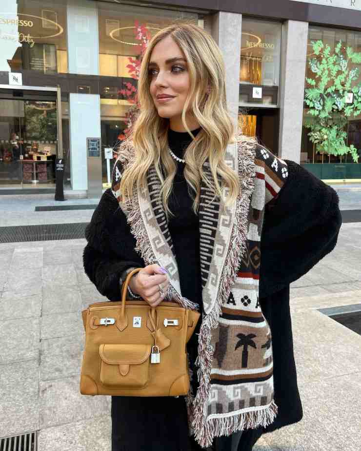 Chiara Ferragni con cappotto