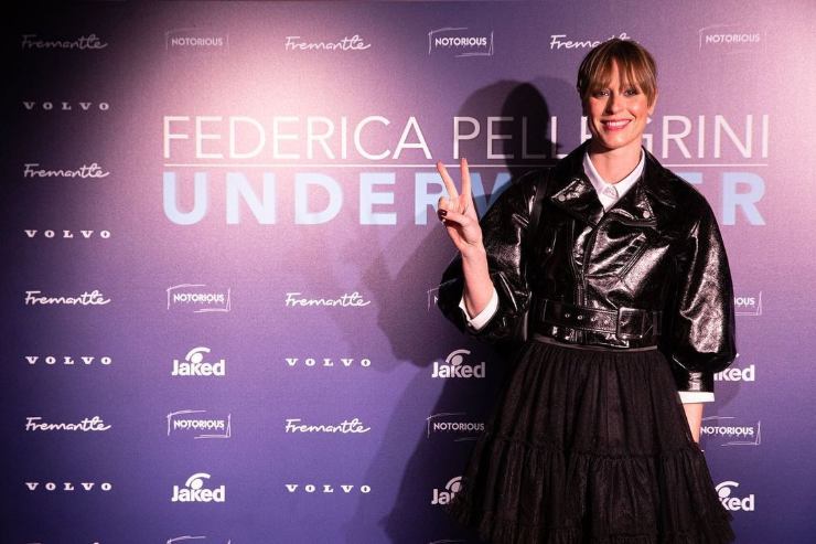 Federica Pellegrini in gonna