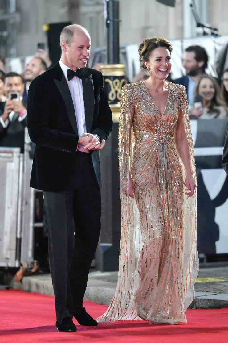 KATE MIDDLETON abito oro