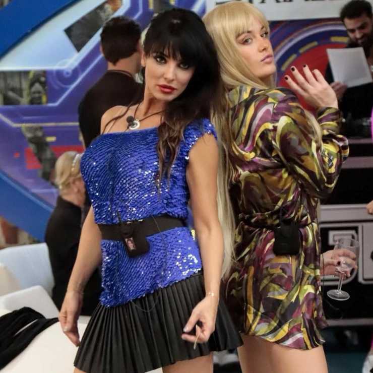 Miriana Trevisan con minigonna