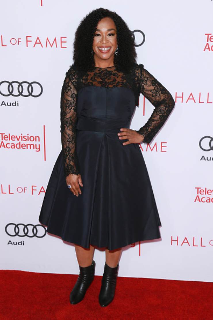 Shonda Rhimes in pizzo 