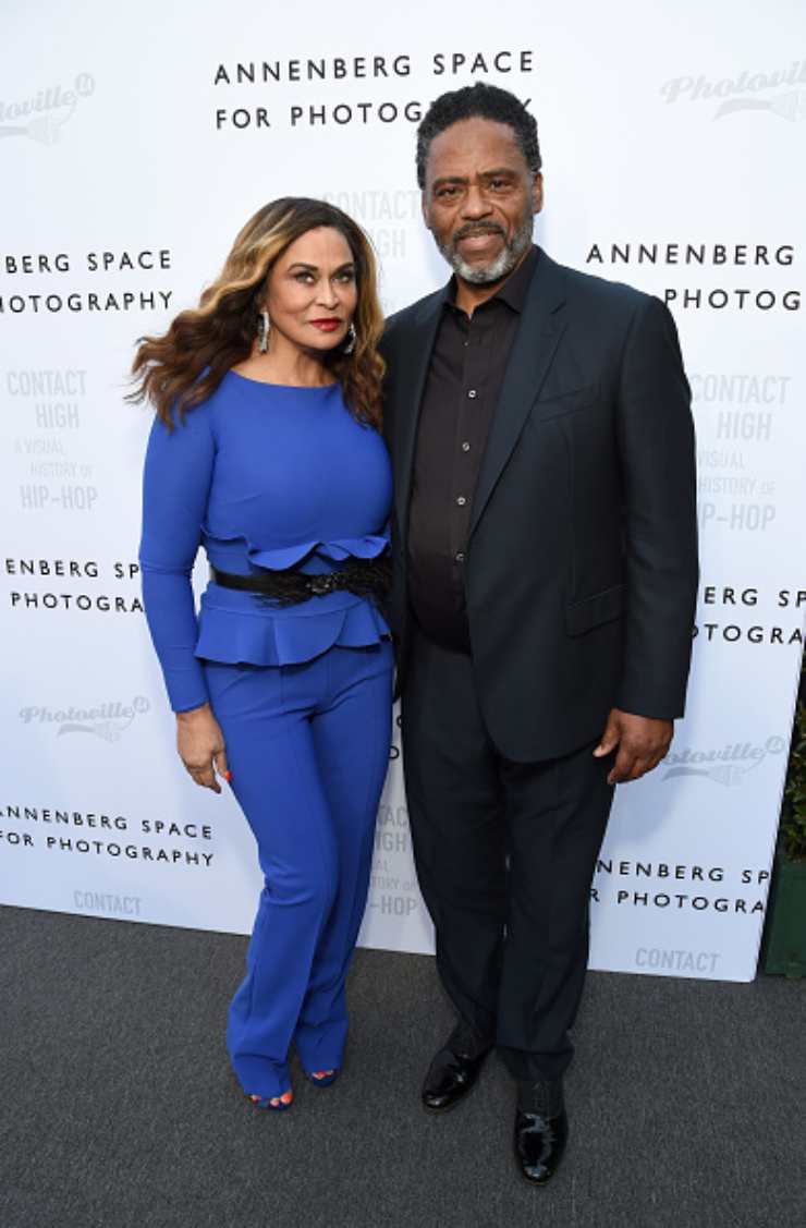 Tina Knowles in blu