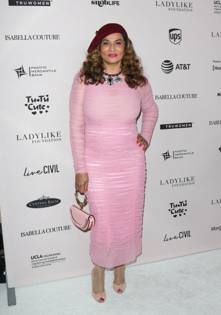 Tina Knowles in rosa