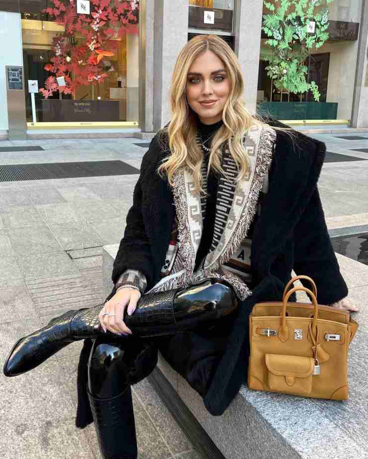 chiara ferragni stivali pitonati