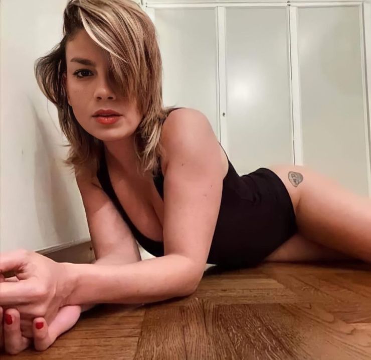 Emma Marrone in body nero sexy