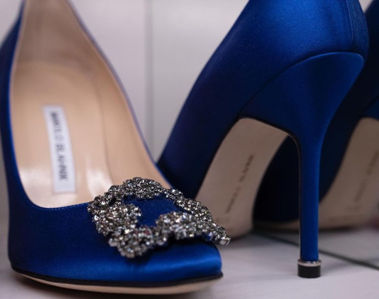 carrie bradshaw e le scarpe blu