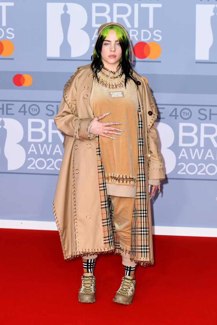 billie-eilish-trench-burberry