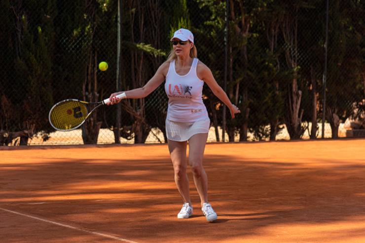 Anna Falchi gioca a tennis 