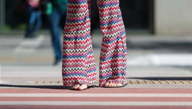 Pantaloni flared