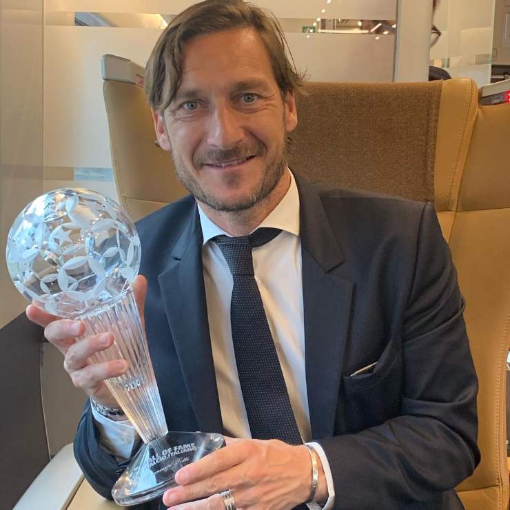 Francesco Totti con cravatta 